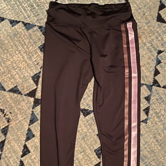 I sell pants for $10. Vendo pantalones a $10. - Picture 4 of 9
